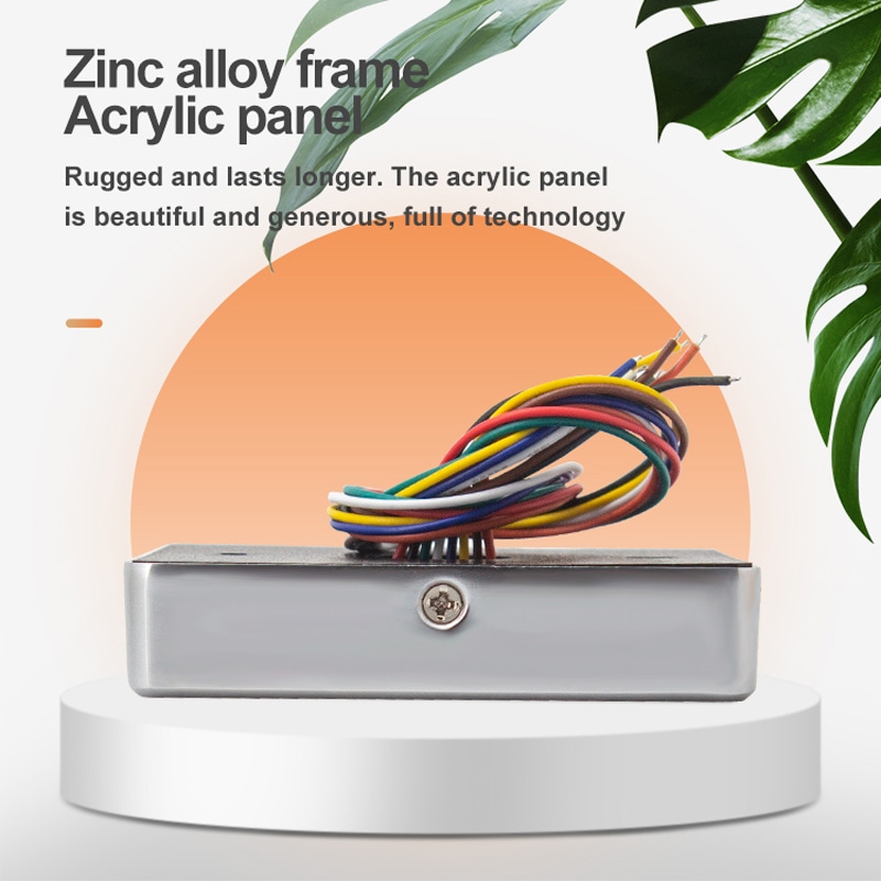 Scaner RFID și cod QR personalizat pentru acces, prezentat împreună cu opțiuni de imprimare carduri pentru cumpărători care compară soluții RFID și QR.