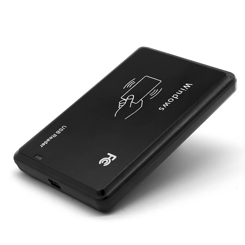 Cititor de joasă frecvență RFID pentru acces afișat dintr-o perspectivă clară a carcasei impermeabile pentru aplicații de citire LF de 125KHz RFID.