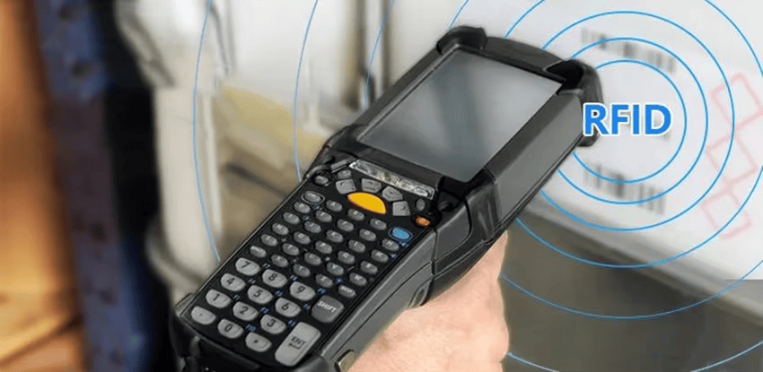 Etichete UHF RFID imprimabile utilizate la urmărirea containerelor.