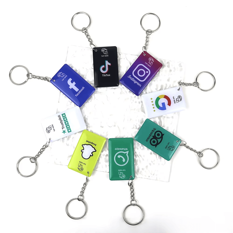 Imaginea evidențiază vederea din spate a brelocurilor RFID epoxidice personalizate pentru membri și acces în aplicații Epoxy RFID Key Fobs.