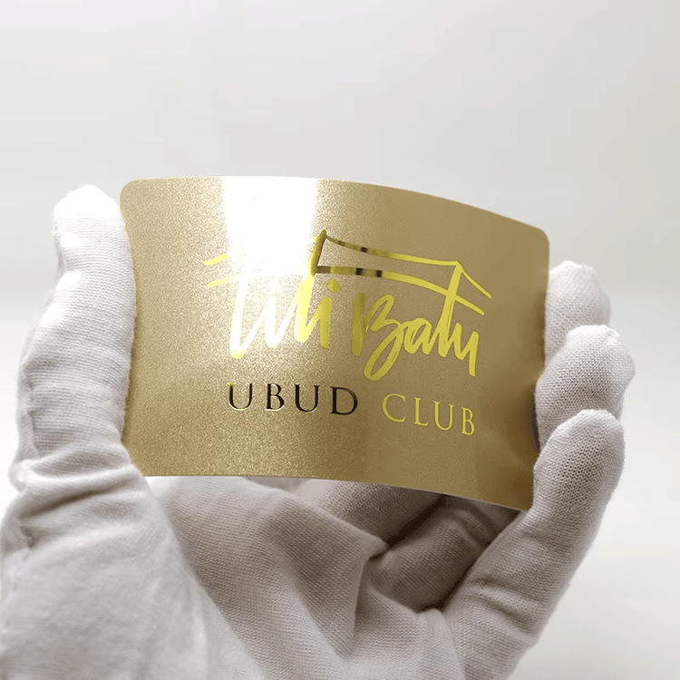 Carduri PVC cu folio aplicat la cald prin laser pentru branding premium, prezentate cu accent pe imprimarea personalizată pentru proiecte Plastic Cards.