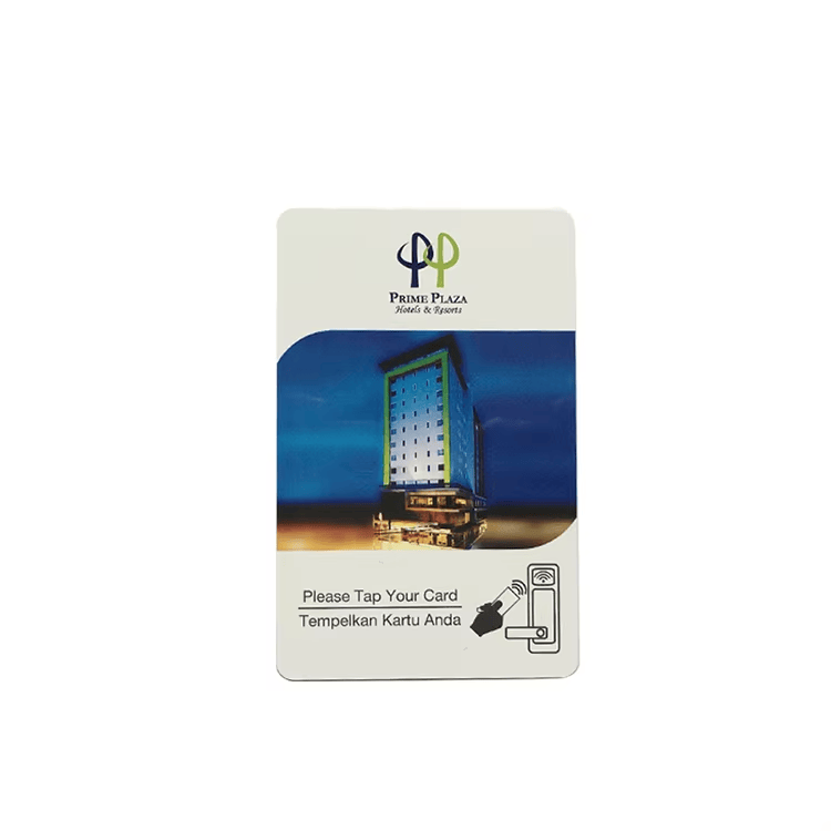 Grafic informativ cu materiale ecologice pentru carduri hoteliere, precum PETG, lemn și opțiuni biodegradabile BIO PVC.