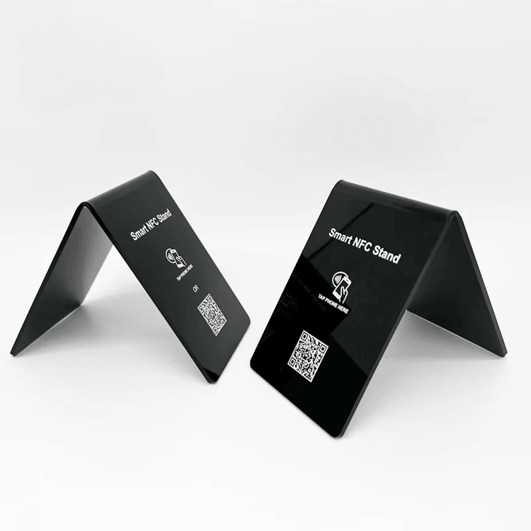 Stand NFC personalizat pentru recompense și check-in VIP, prezentat cu accent pe designul compact pentru proiecte cu standuri NFC.