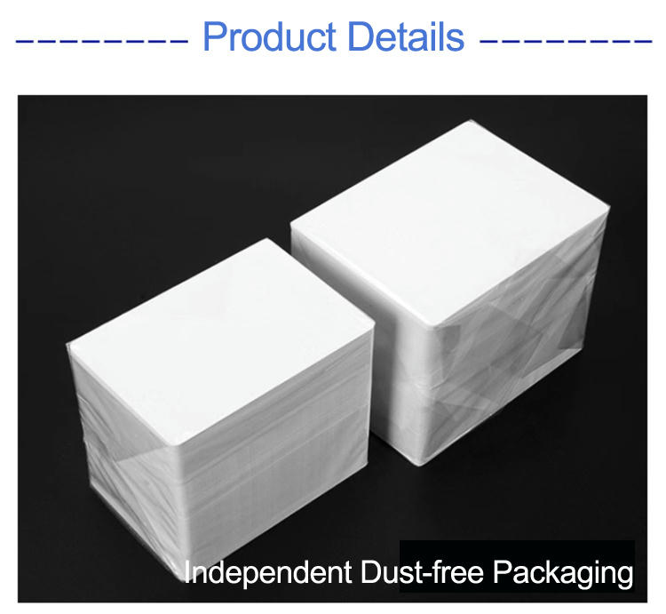 Imaginea prezintă o versiune de card PVC inkjet cu textură periată, evidențiind variațiile de suprafață disponibile pentru design personalizat.