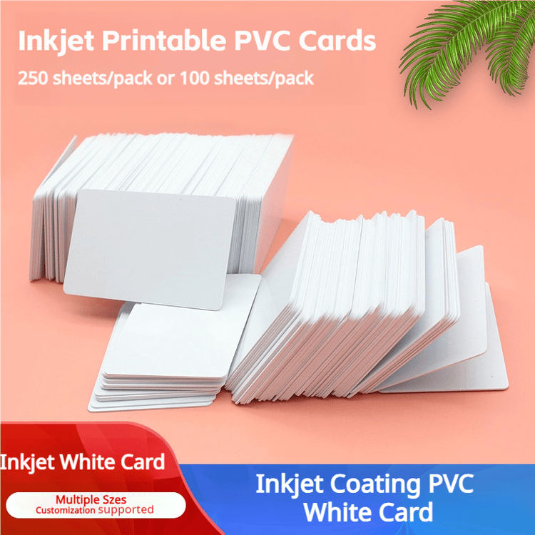 Imaginea prezintă un card PVC imprimabil inkjet cu perforație, pregătit pentru șnur sau suport de ecuson.
