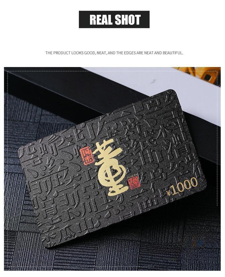 Fotografie de produs cu carduri PVC embosate personalizate, prezentând scena de utilizare în categoria Plastic Cards.