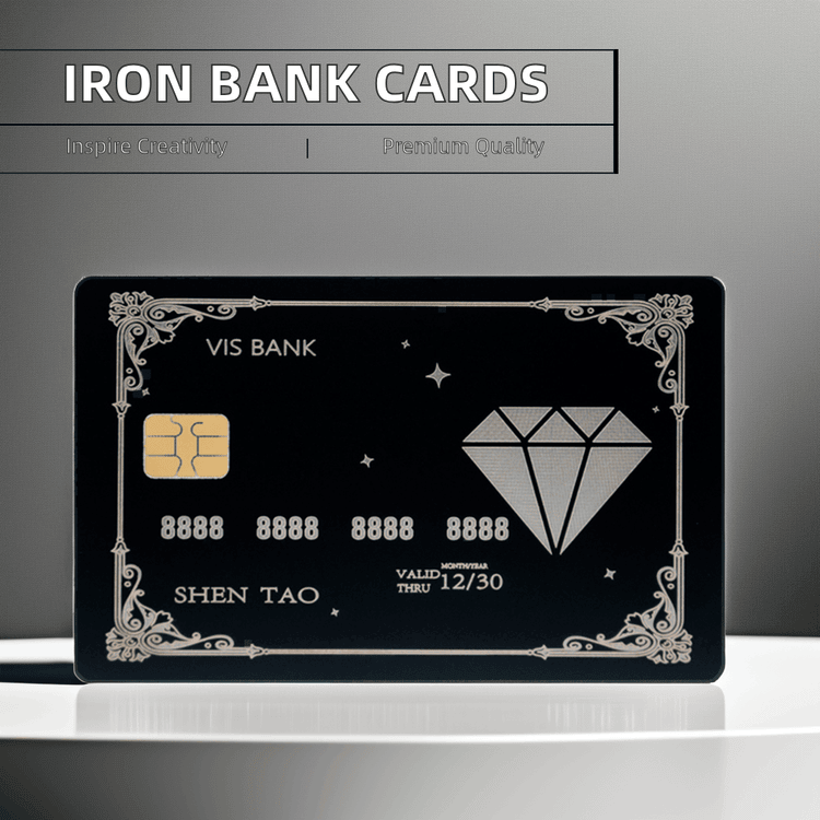 Această imagine evidențiază cărțile de vizită din metal gravate cu modele artistice ale logo-ului gravat pentru aplicațiile de cărți de vizită din metal.