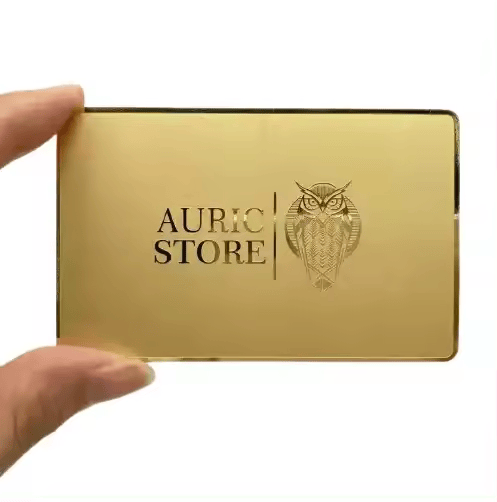 Fotografie de produs cu cărți de vizită metalice tăiate laser pentru branduri moderne, prezentând controlul securizat al accesului în categoria cărților metalice.