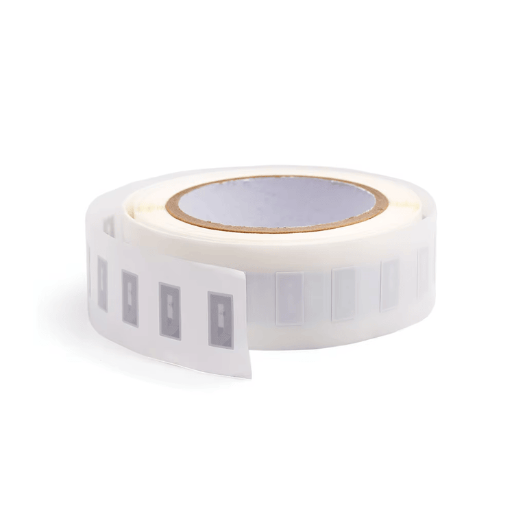Etichete RFID HF compacte utilizate pentru urmărirea în depozit.