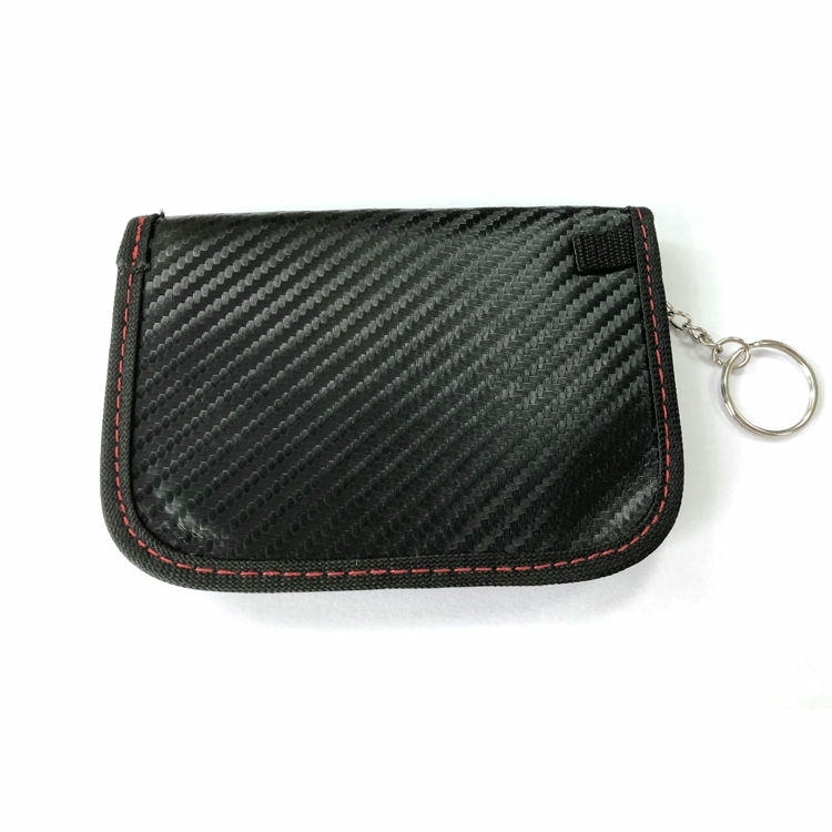 Această geantă de blocare elegantă din piele neagră RFID are un design compact pentru a proteja cardurile bancare individuale împotriva furtului electronic de buzunare.