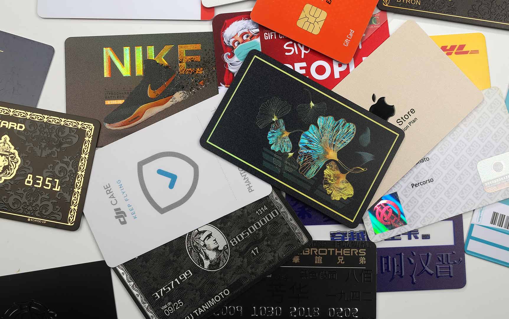 Carduri RFID personalizate cu logo imprimat pentru aplicații de acces securizat.