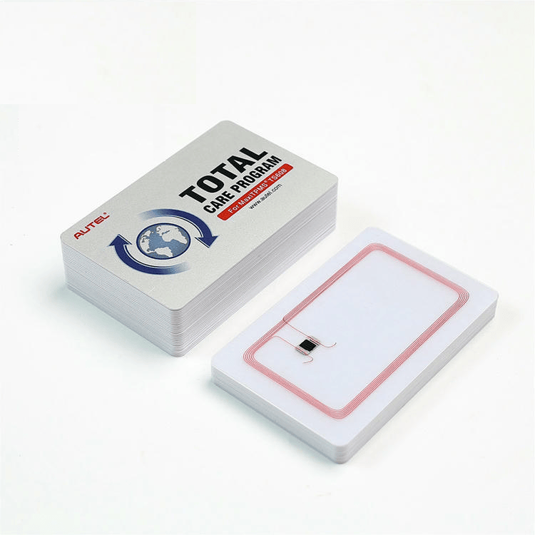 Imagine laterală a cardurilor RFID personalizate pentru acces securizat.