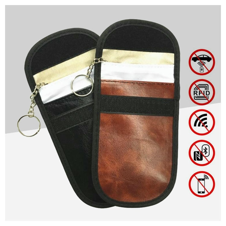 Vederea internă a acestei pungi de blocare RFID dezvăluie materialul special de protecție argintiu folosit pentru izolarea eficientă a semnalului.