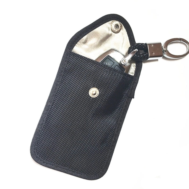 Geanta cu blocare RFID funcționează ca un pouch de călătorie sigur, păstrând pașaportul și cardurile de plată protejate împotriva citirilor electronice nedorite.