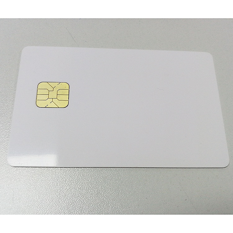 Carduri Contact IC pentru controlul accesului prezentate cu un indicator LED pentru cumpărătorii care compară soluțiile Contact Chip Cards.