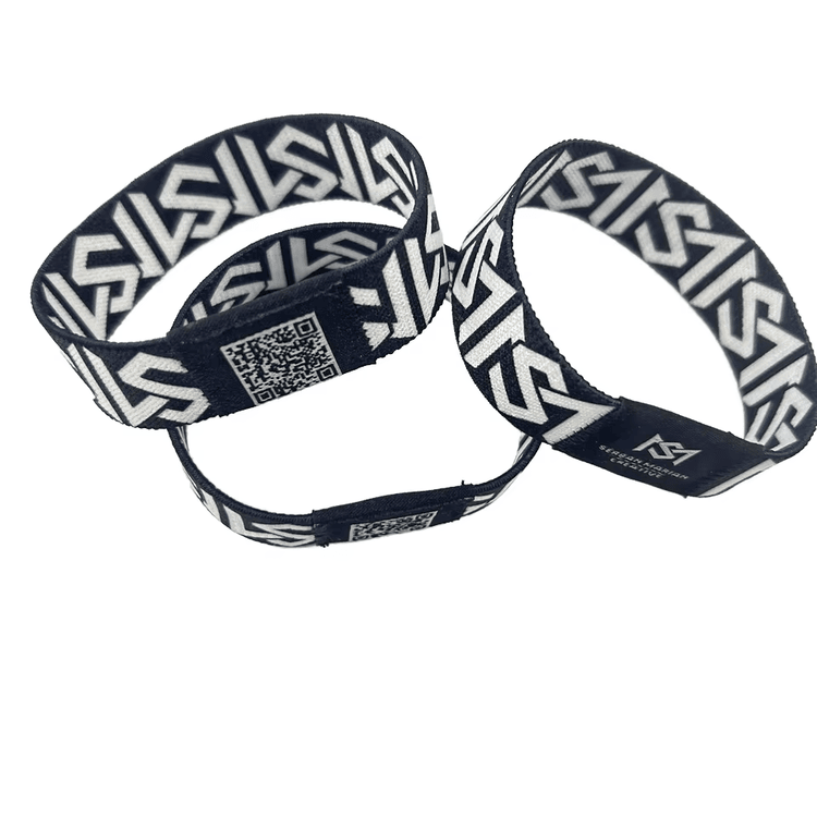 Culorile multiple ale brățărilor elastice RFID răspândite pentru a arăta varietatea de modele personalizate și modele vibrante gata de eveniment.