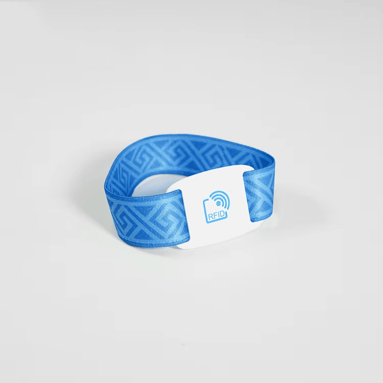Brățări RFID elastice pentru acces rapid la târguri