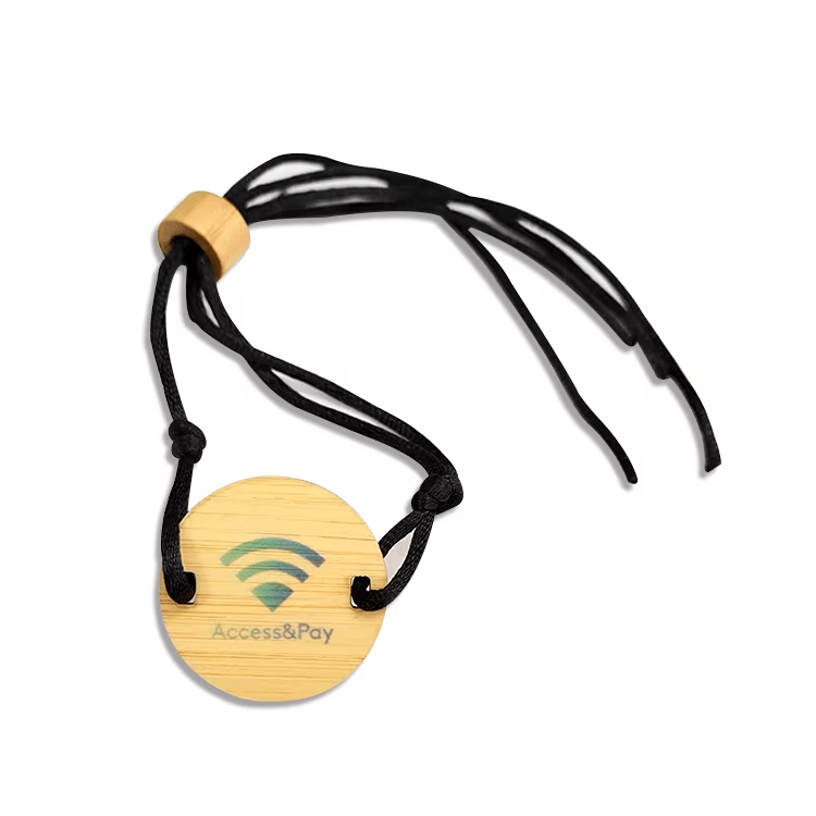 RFID brățări personalizate din lemn pentru hoteluri și evenimente afișate cu accent pe plata fără numerar pentru proiectele de carduri din lemn.