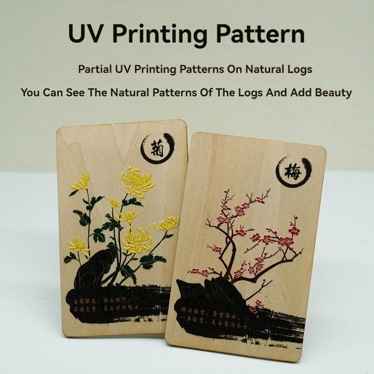 Sunt prezentate mai multe exemple de design pentru carduri cadou personalizate din sapele, cu stiluri diferite de gravare pentru logo și text.