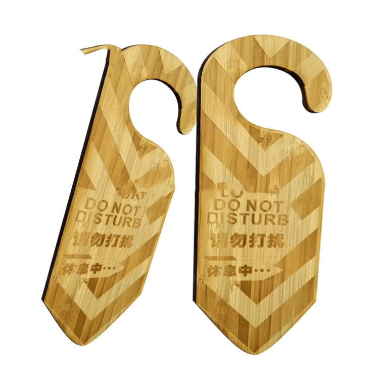 Această imagine evidențiază cardurile cadou personalizate din lemn pentru branding premium pentru designul dimensiunii portofelului pentru aplicațiile cardurilor din lemn.