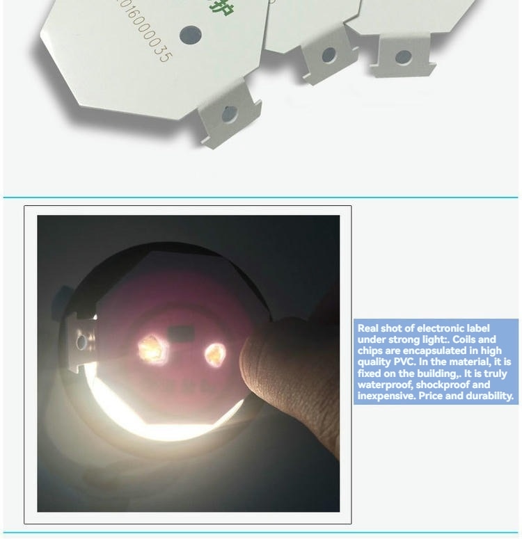 O vedere apropiată iluminată din spate evidențiază punctele interne de răspuns ale etichetei RFID pentru beton PVC5050-1 în timpul unei inspecții cu lumină puternică.