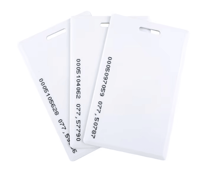 Diagramă tehnică a unui card clamshell ABS, cu bobina de cupru 125KHz și ansamblul cipului utilizate pentru identificarea de proximitate.