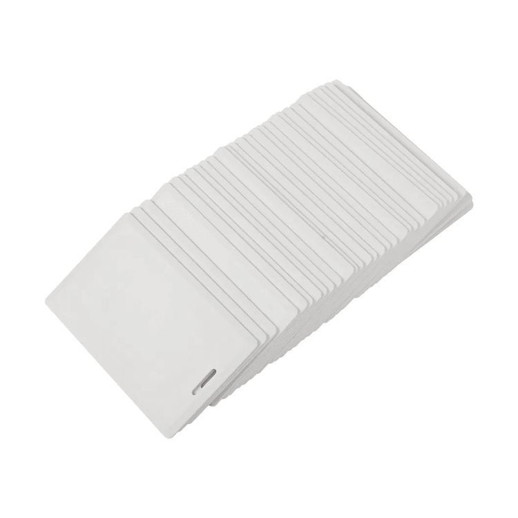 Carduri RFID personalizate din stejar pentru acces hotelier, prezentate într-o scenă de utilizare pentru cumpărătorii care compară soluții de Carduri din lemn.