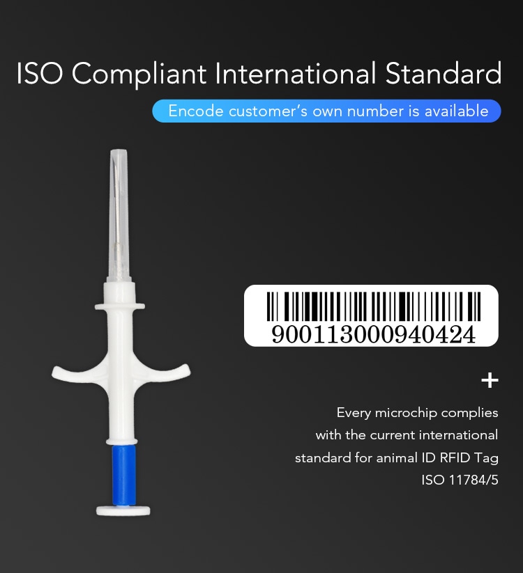 Seringă cu microcip pentru animale conform ISO, prezentată cu o etichetă cu cod de bare pentru alocarea unui număr unic de identificare RFID.