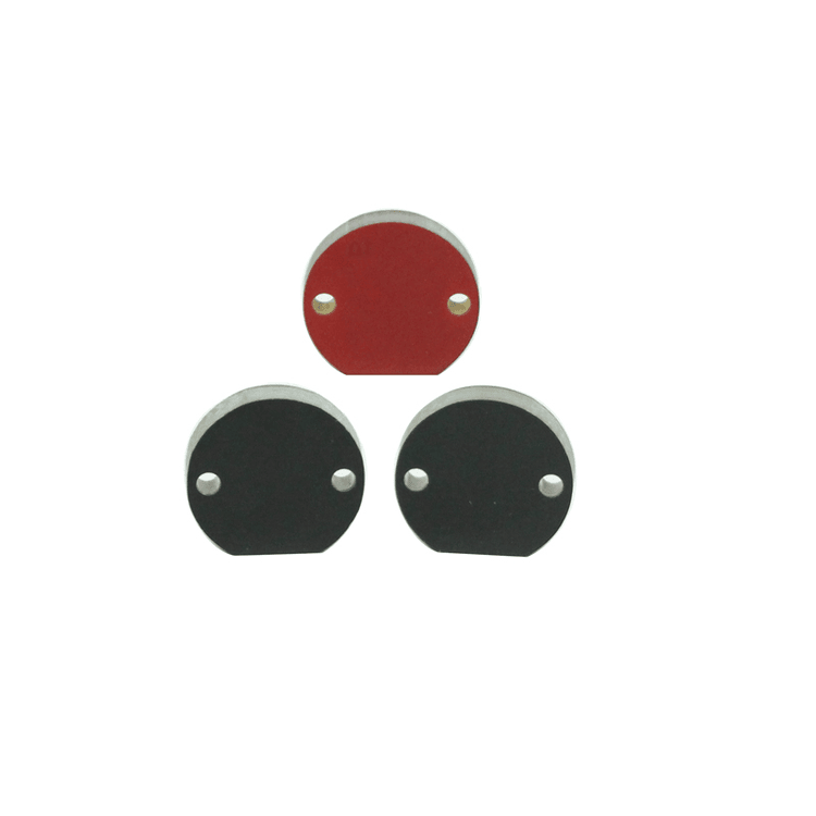 Compact PCB Pe-Metal RFID Etichetă pentru activele industriale prezentate dintr-o perspectivă clară a corpului metalic durabil pentru PCB Pe-Metal RFID Aplicații de etichete.