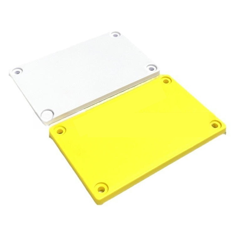 O etichetă RFID pentru urmărirea metalului pe distanță lungă, cu dimensiuni standard de card, asigură identificare precisă pentru utilaje grele și echipamente