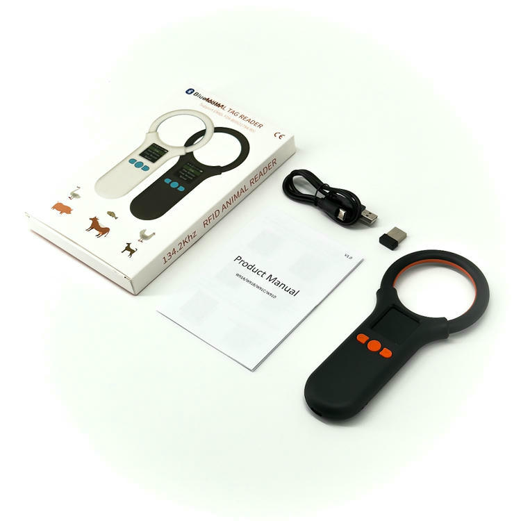 Imaginea prezintă conținutul pachetului cititorului RFID LF W91A pentru animale, inclusiv cutia produsului, cablul USB, manualul și accesoriile.