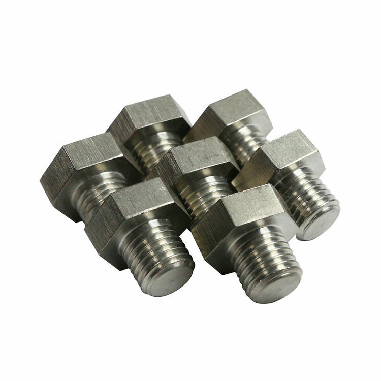 Set de etichete RFID bolt suprapuse, evidențiind forma capului hexagonal și tijele filetate proiectate pentru medii metalice solicitante.