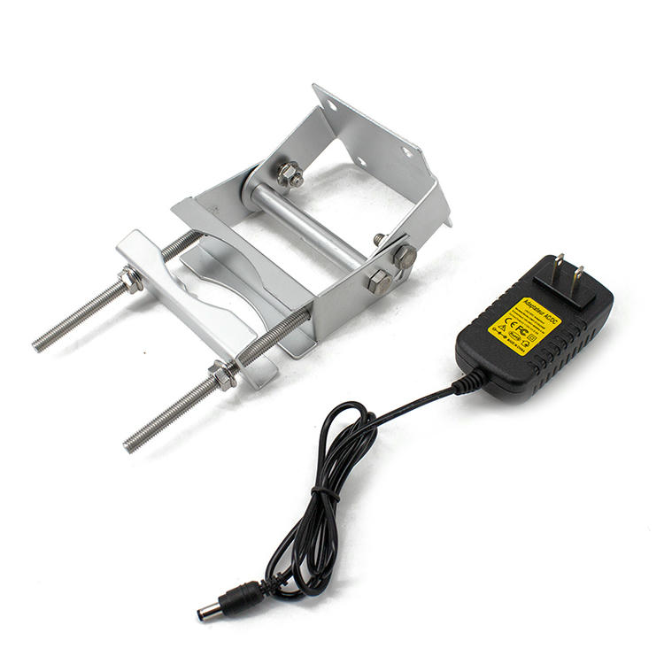 Conținutul pachetului cititorului RFID R16-12DB, inclusiv unitatea principală, adaptorul de alimentare și accesoriile de montaj.