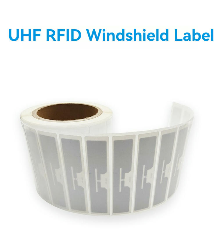 Rolă de etichete RFID UHF pentru parbriz, cu structura inlay vizibilă, proiectată pentru acces auto și integrare în sisteme de parcare.