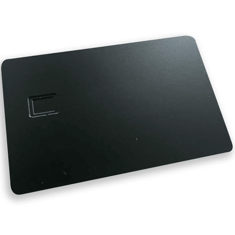 Această imagine evidențiază cardurile metalice cu cip personalizate pentru acces securizat în aplicații de control al accesului pentru carduri IC metalice cu contact.