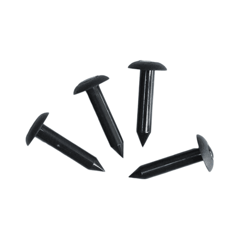 Această imagine prezintă patru etichete RFID tip cui negre pe un fundal simplu, potrivite pentru ilustrarea produselor destinate inventarierii activelor din lemn.