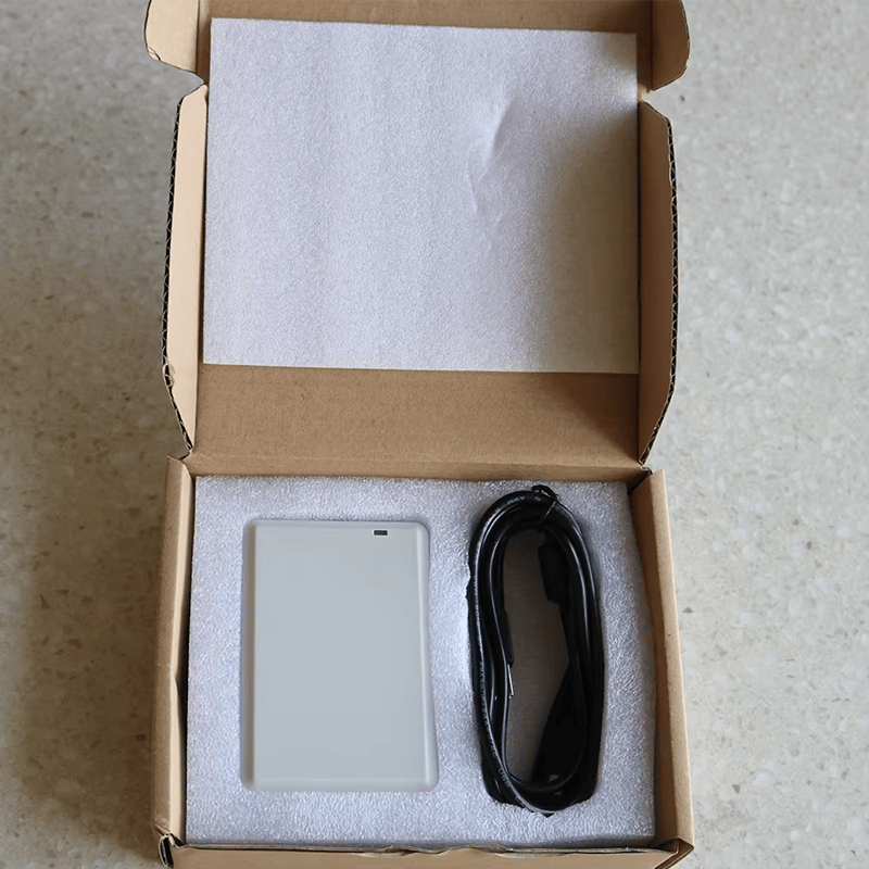 Grafic de specificații care confirmă compatibilitatea ZT-RY-105 cu protocoalele RFID UHF ISO18000-6C și ISO18000-6B.