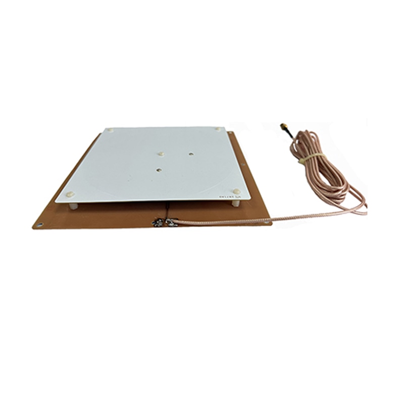 Imaginea prezintă antena UHF RFID full-band ZK-ANT190D dintr-o perspectivă laterală joasă, evidențiind designul plat și compact.