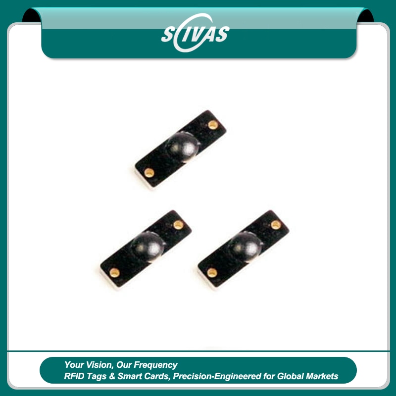 Eticheta P1204-1 PCB pe metal RFID este afișată pe un fundal alb pentru urmărirea stocurilor rezistente la apă IP68 pentru activele metalice.