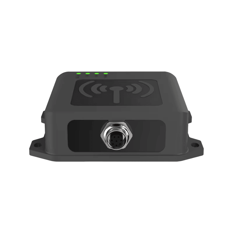 O vedere în unghi din față stânga arată cititorul industrial CF821 UHF cu o față de detectare pătrată și carcasă compactă ignifugă ABS.