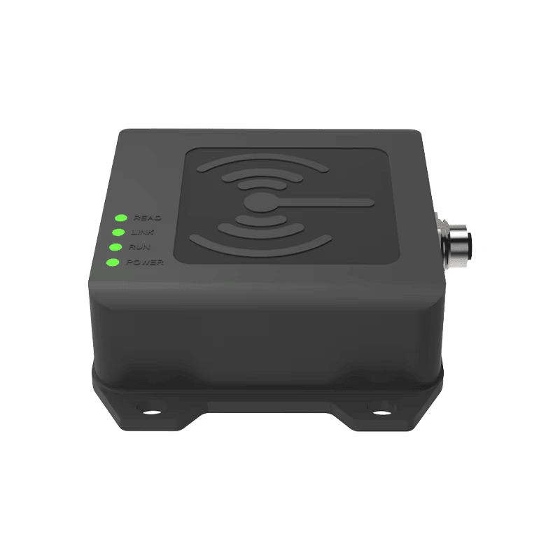 O vedere în unghi din față drept arată cititorul industrial CF821 UHF cu lumini indicatoare și o structură de montare robustă.