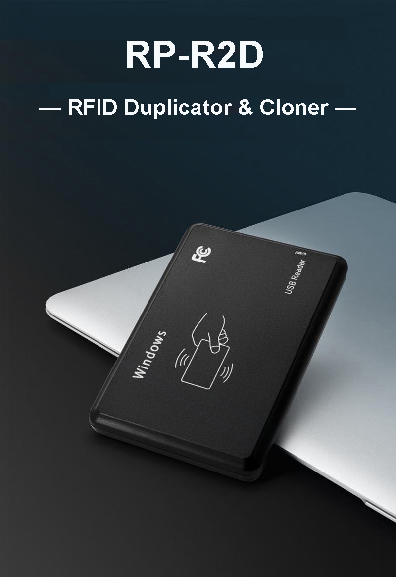 Banner profesional de prezentare cu duplicatorul RFID RP-R2D amplasat pe birou, pregătit pentru emiterea cardurilor de control acces.