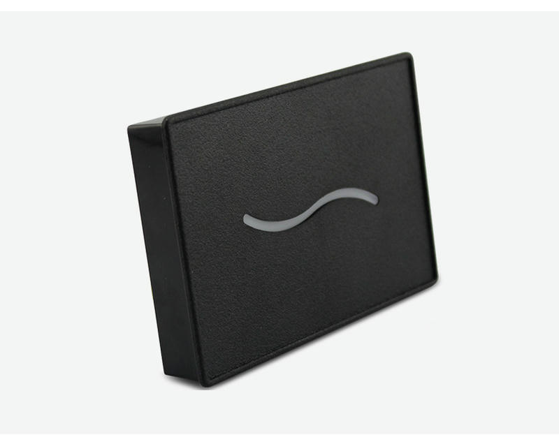 Pachetul standard al cititorului RFID seria D4 include unitatea principală, manualul de utilizare și setul de șuruburi pentru instalare rapidă.