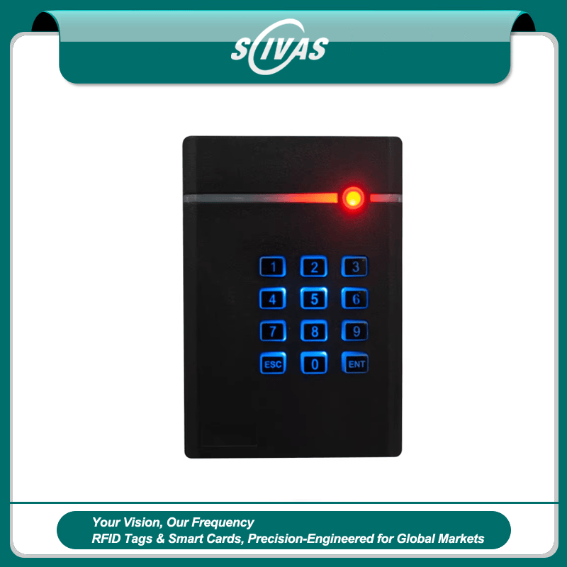 Cititor de carduri 125kHz EM RFID cu Wiegand și Serial afișat dintr-o perspectivă clară a detaliilor cipului pentru aplicațiile Cititoare cu acces la tastatură.