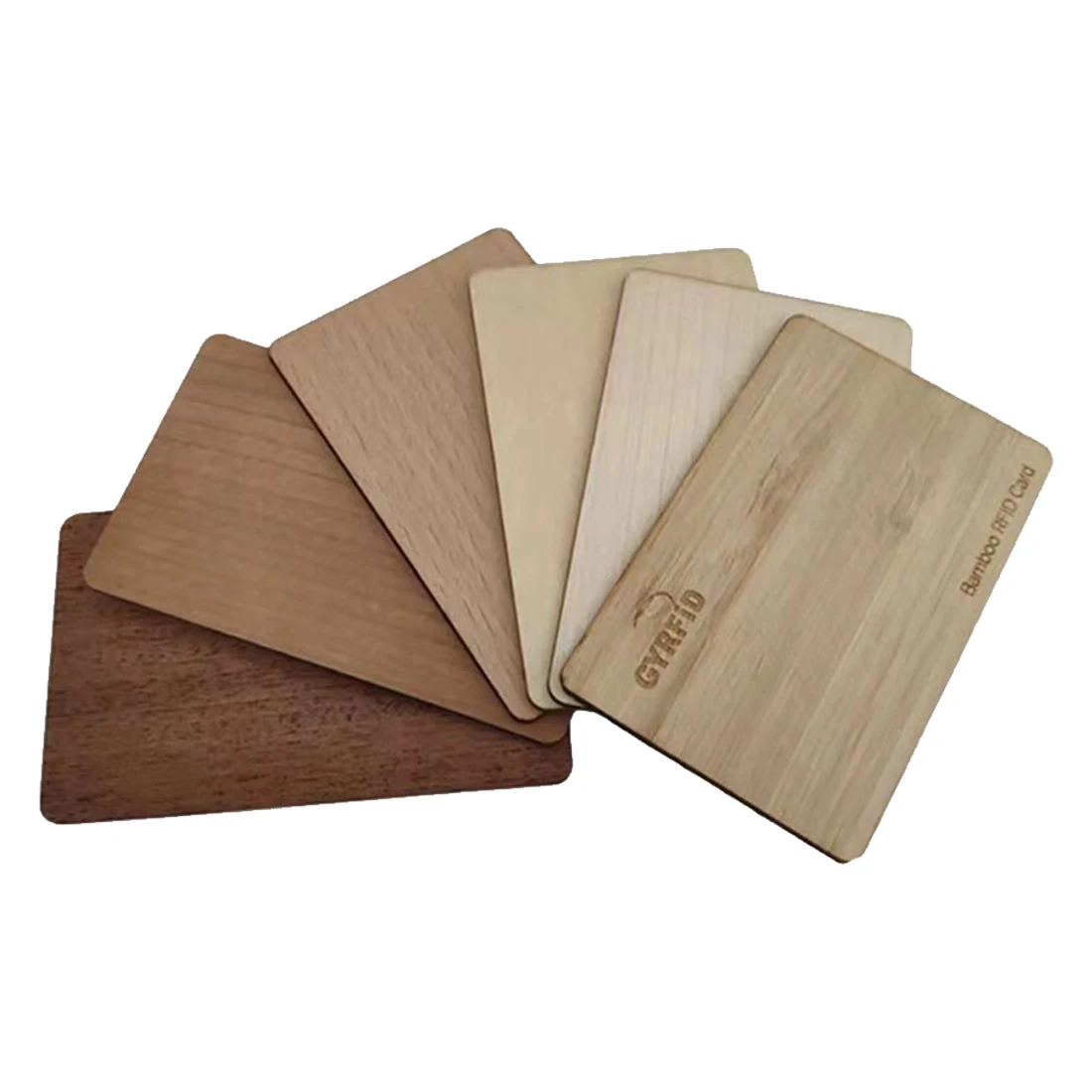 Carduri din bambus personalizate pentru branding de eveniment, prezentate din unghi de produs pentru aplicații Wooden Cards.